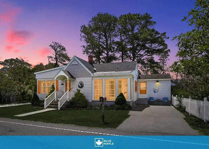 Pet-Friendly Creekside Cottage W Backyard